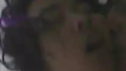 Slanke brunette kreunt luid gratis nederlands porno