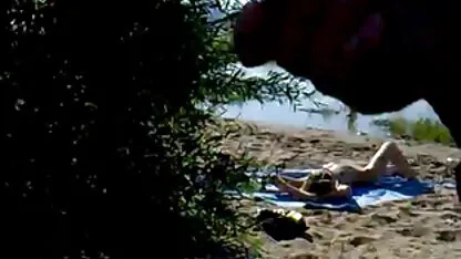 Amateurporno met nederlandse sexfims een 18-jarig meisje.