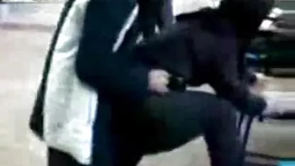 Jong blondje gratis ned porno met grote kont in slipjes